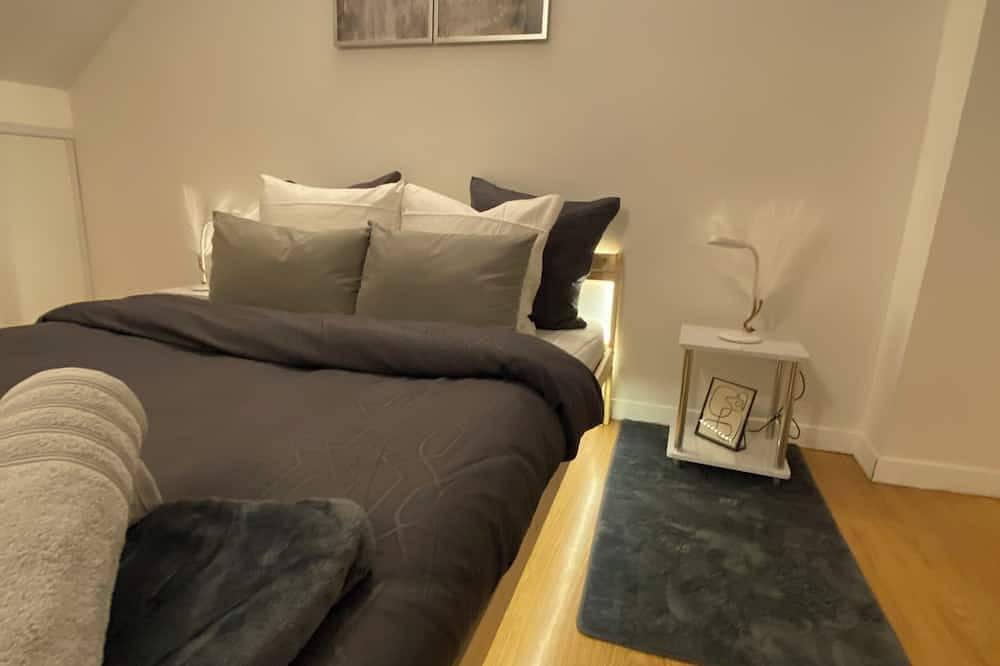 Appartement entier, Duplex Minimaliste > 30 min de Paris in Saint-Ouen-l'Aumône, Val-d'Oise