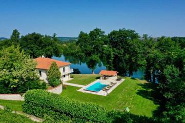 Gîte pour 5 personnes, avec piscine ainsi que vue et jardin à Sainte-Livrade-sur-Lot