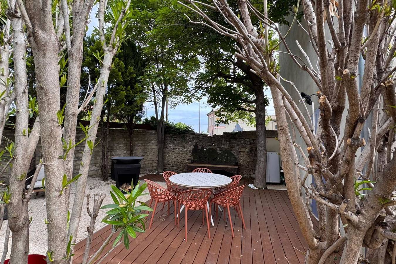 Elivi : Elegant Art Deco house with Garden – Walk to the Heart of Town in L'Isle-sur-la-Sorgue, Vaucluse