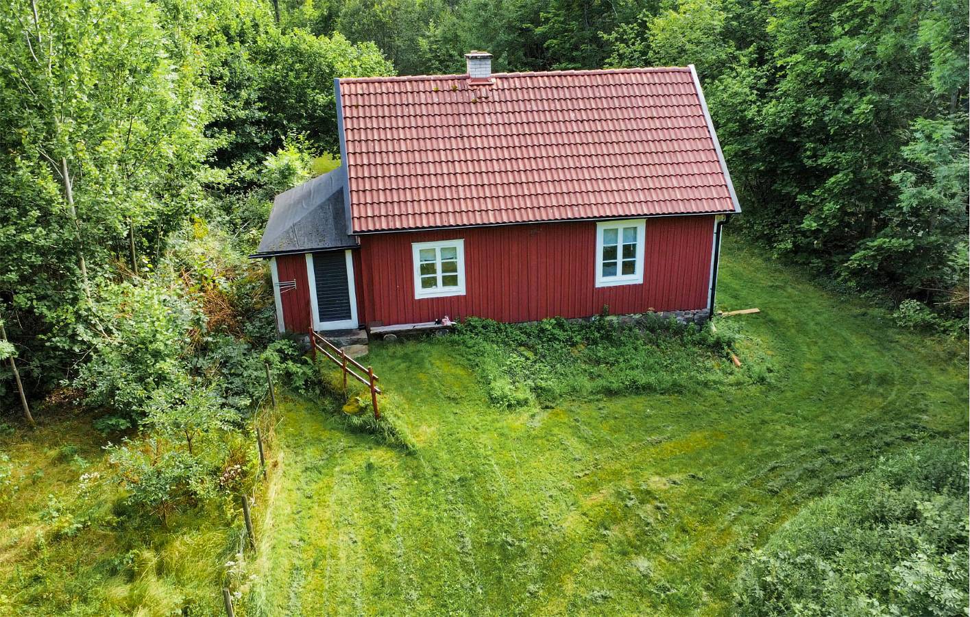 Hus för 4 Personer med trädgård in Småland