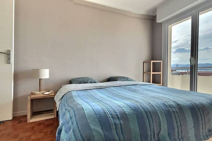 Gîte pour 4 personnes, avec terrasse dans Gare De Saint Raphael Valescure - 2