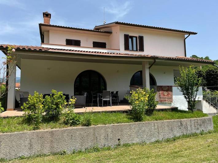 Location de vacances pour 6 personnes, avec jacuzzi ainsi que jardin et piscine à Barga - 2