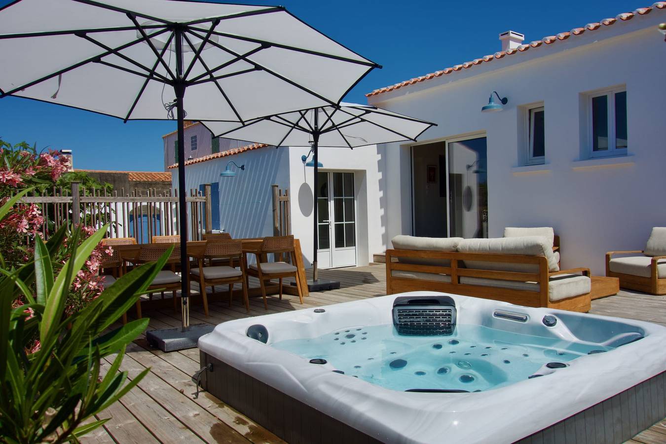 Villa Ker Tesson: Spa, Charm, Sleeps 10, Port-Joinville (Île d'Yeu) in L'Île-d'Yeu, Vandea