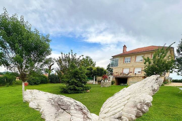 Gîte pour 6 personnes, avec Terrasse et Jardin