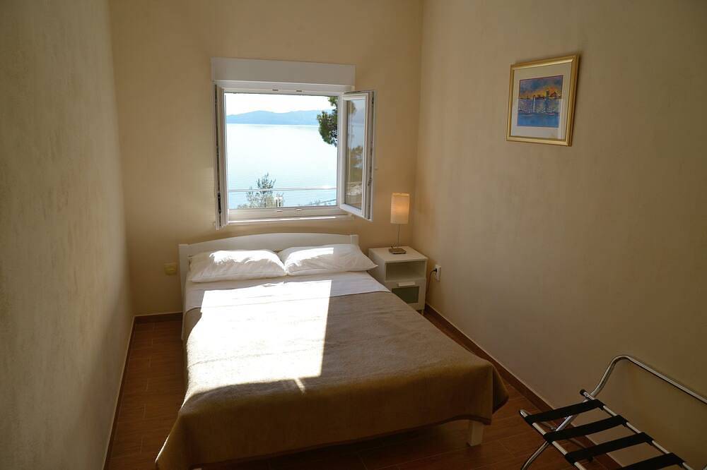 Private Oase mit Pool, Meerblick & 2 Stränden in der Nähe, für bis zu 6 Personen in Marusici, Split-Dalmatien