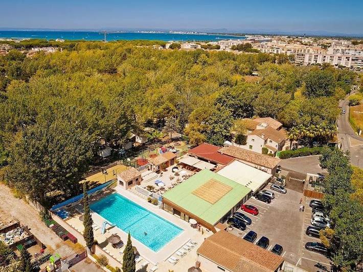 Camping pour 6 personnes, avec Terrasse et Bassin pour enfant