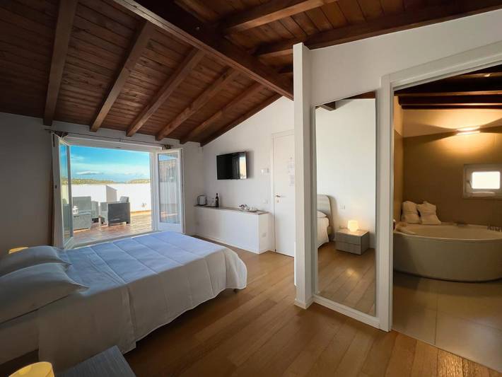 Alojamiento y desayuno para 2 personas, con jacuzzi además de sauna y terraza - 1