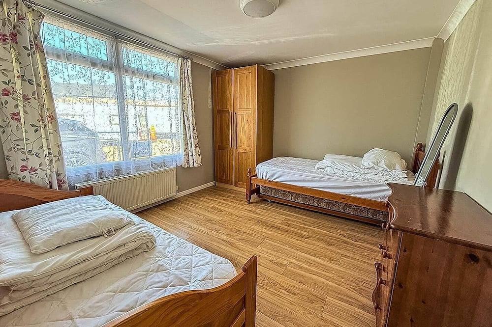 5 berth dog friendly lodge in Hunstanton by the beach ref 13015Rn in Hunstanton, Norfolk Coast