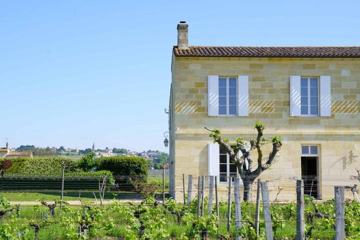 Location de vacances pour 8 personnes, avec Terrasse ainsi que Jardin et Vue à Saint-Sulpice-de-Faleyrens
