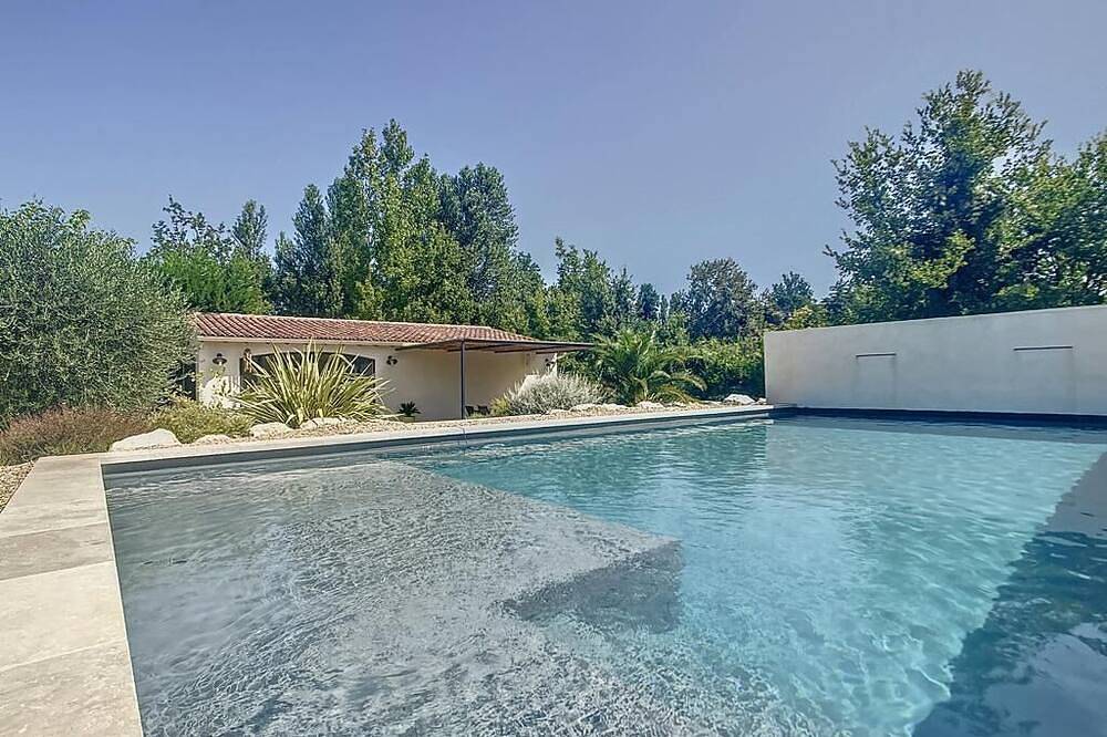 Appartement entier, Gite avec piscine in Noves, Région d'Arles