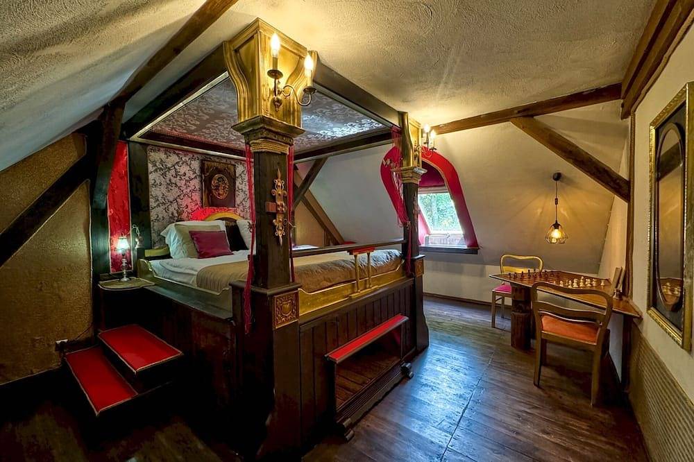 Cottage With Sauna, Pub & Terrace By The River Nestled In Nature in Lower Silesia