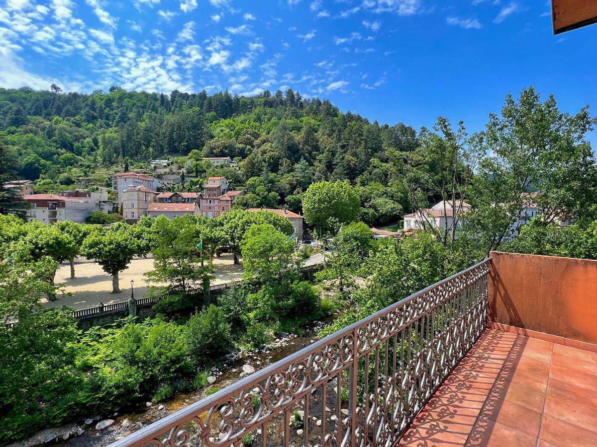 Appart'hôtel Les Célestins in Vals-les-Bains, Parc naturel régional des Monts d'Ardèche