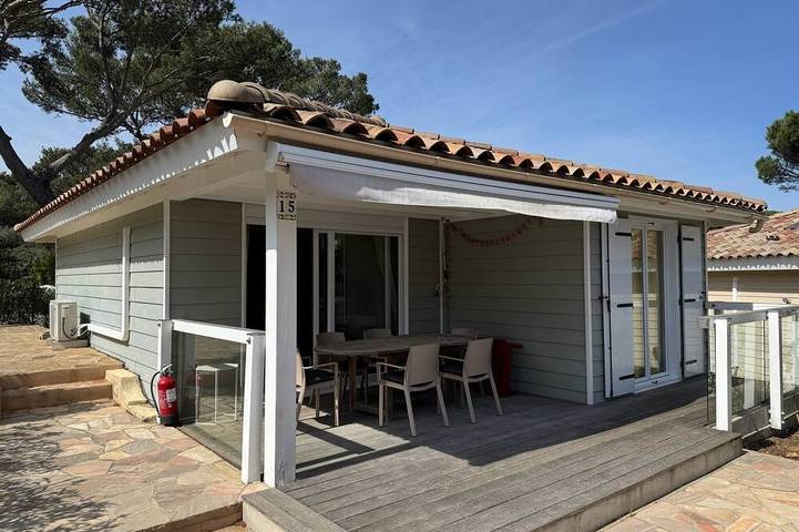 Chalet pour 4 personnes, avec piscine ainsi que terrasse et jardin à Gassin
