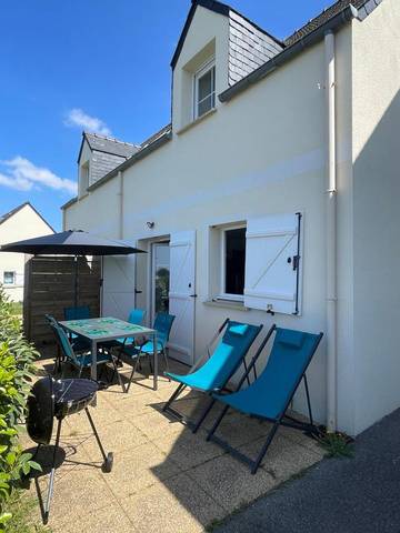 Location de vacances pour 6 personnes, avec vue ainsi que piscine et jardin, animaux acceptés dans Plage Pentrez