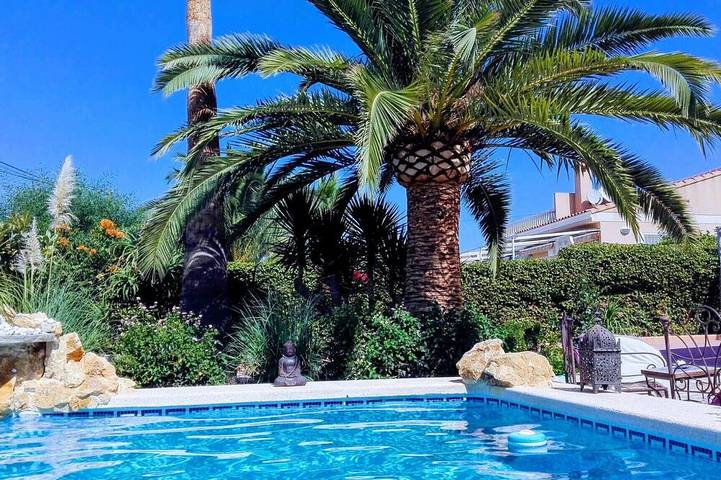 Villa for 4 personer, med terrasse og hage - 1