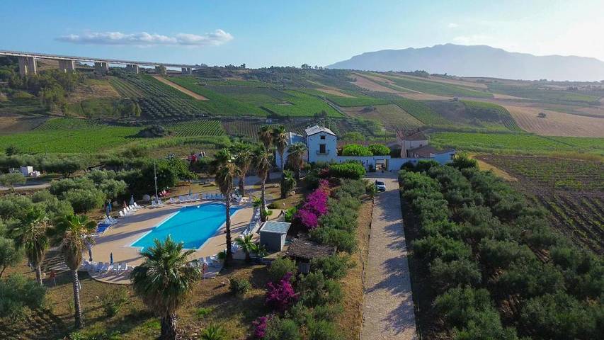 Casa vacanza per 3 persone, con piscina e panorama nonché giardino in Partinico