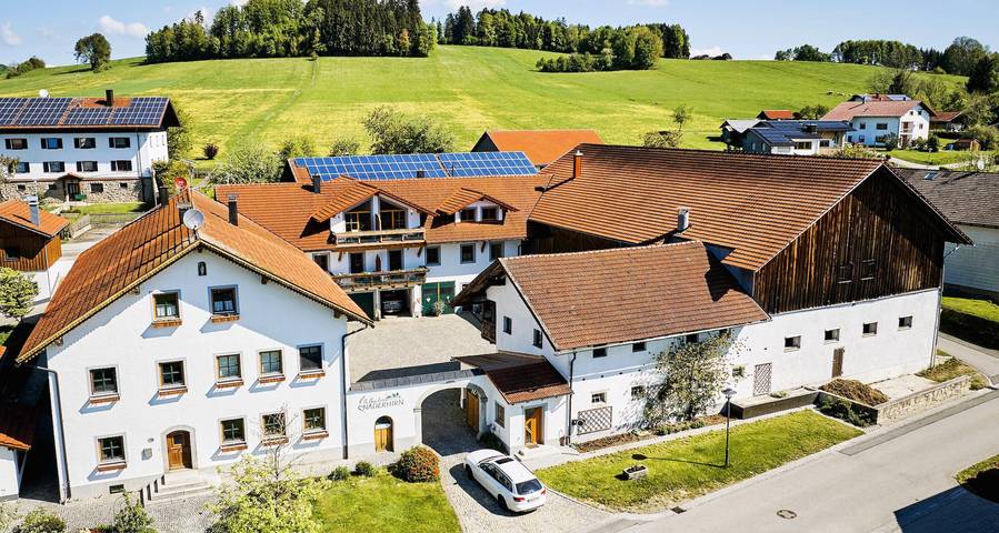 Bauernhof für 5 Personen, mit Balkon/Terrasse und Balkon sowie Garten in Niederbayern