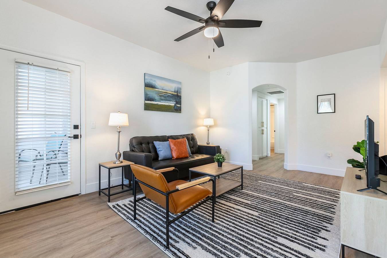 Entire apartment, Cozysuites 2Br 2Ba at Kierland Commons with pool in Phoenix, Maricopa County