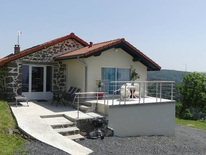 Gîte pour 8 personnes, avec jardin ainsi que terrasse et jacuzzi