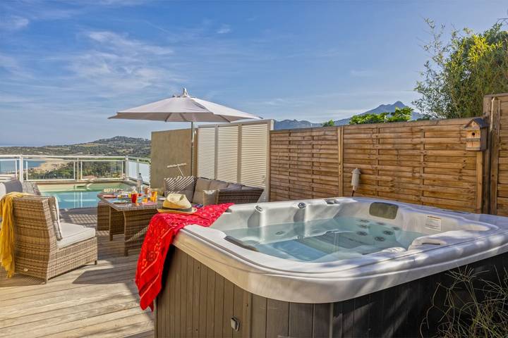 Location de vacances pour 8 personnes, avec jacuzzi ainsi que piscine et jardin, adapté aux familles à Algajola - 3