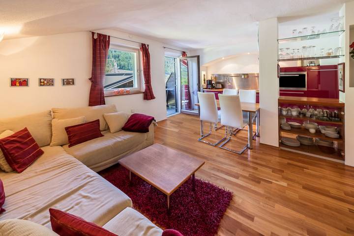 Ferienwohnung für 4 Personen, mit Balkon und Whirlpool in Jochberg