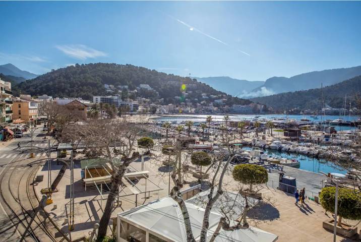 Apartamento entero, Apartamento vacacional Ca Na Magda con vistas al mar, Wi-Fi, aire acondicionado y balcón in Puerto de Sóller, Sóller