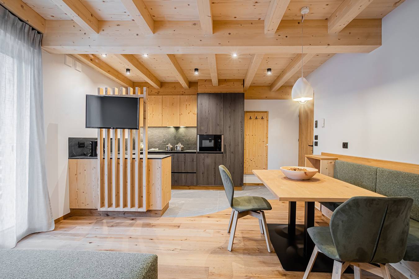 Entire apartment, Holiday Apartment "Biohof Ruances Pastüra" with Mountain View, Balcony & Wi-Fi in Costadedoi, Badia