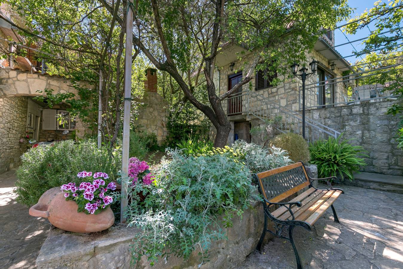 Ganze Wohnung, Studio Appartement mit Terrasse und Meerblick Supetar, Brac As-22123-a in Supetar, Brac