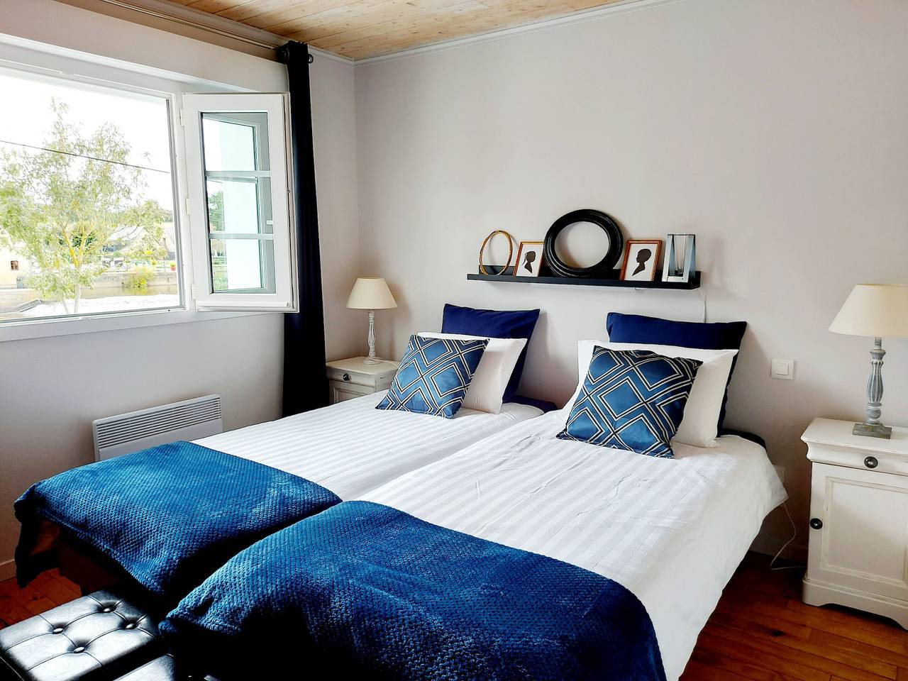 Suite familiale avec 2 chambres, petit-déjeuner inclus, salon privatif, proche Laval et Château-Gontier in Fromentières, Mayenne