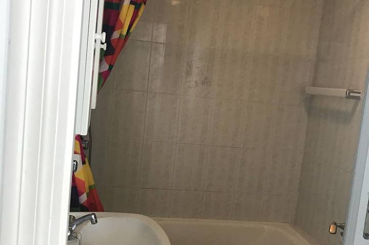 Ganze Wohnung, Penthouse mit Meer- und Bergblick und Gemeinschaftspool in Playa Carabeíllo, Nerja