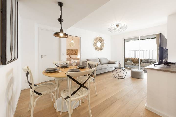 Lägenhet för 5 Personer, med pool och terass, barnvänlig i Antibes