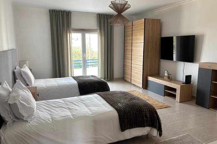 Ganze Wohnung, The Light House - A modern apartment near the famous surf-spots! in Peniche, Leiria District