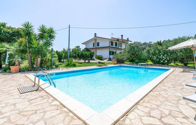 Appartement de vacances entier, Appartement confortable avec parking, Wi-Fi, terrasse et climatisation in Sabaudia, Agro Pontino
