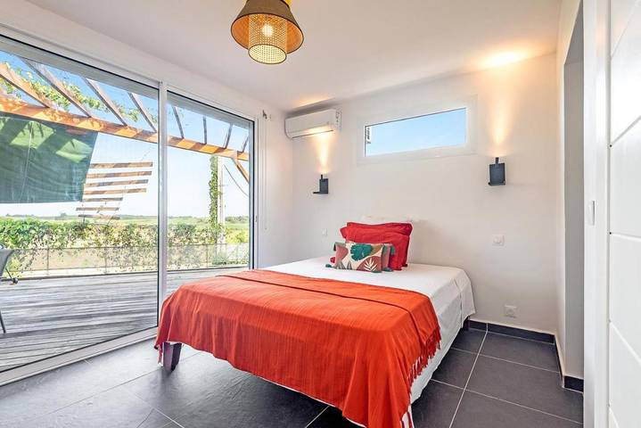 Gîte pour 4 personnes, avec jacuzzi ainsi que piscine et jardin, adapté aux familles à Petit-Canal - 4