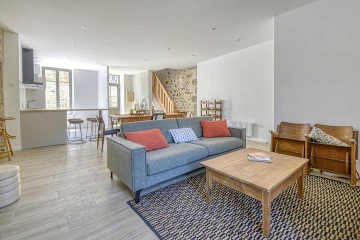 Location de vacances pour 8 personnes, avec terrasse à Pouzauges - 2