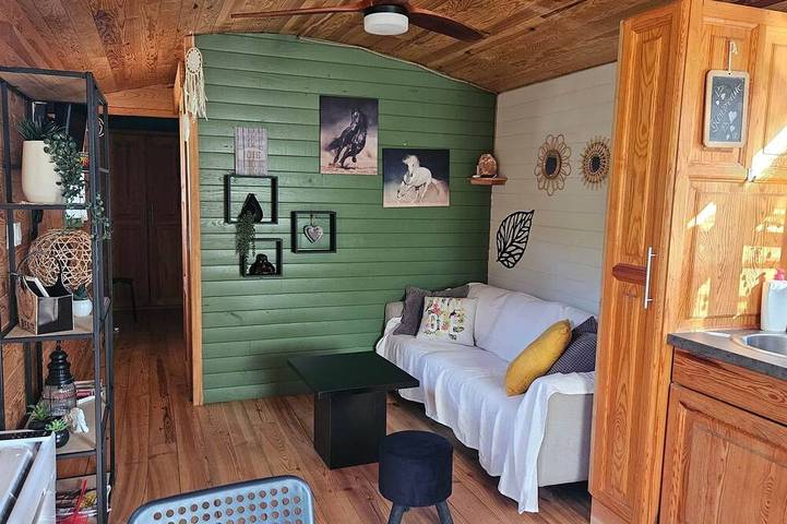 Chalet pour 4 personnes, avec jacuzzi ainsi que balcon et piscine