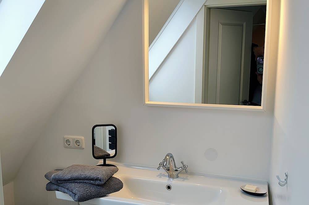 Entire apartment, Apartment-Designer-Ensuite with Bath-Garden view-Alte Tischlerei Ii in Alt-Wetter, Wetter (Ruhr)