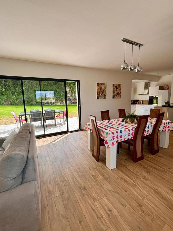 Location de vacances pour 6 personnes, avec vue ainsi que jardin et terrasse à Reviers - 2