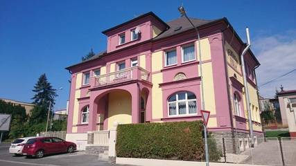Hôtel pour 2 personnes, avec terrasse ainsi que jardin et piscine, adapté aux familles à Domažlice