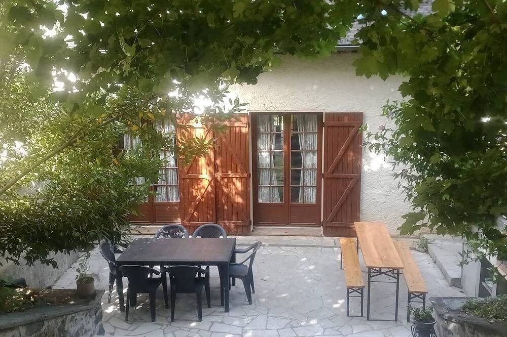 Mountain house in the heart of the village in the upper Aspe Valley in Urdos, Béarn
