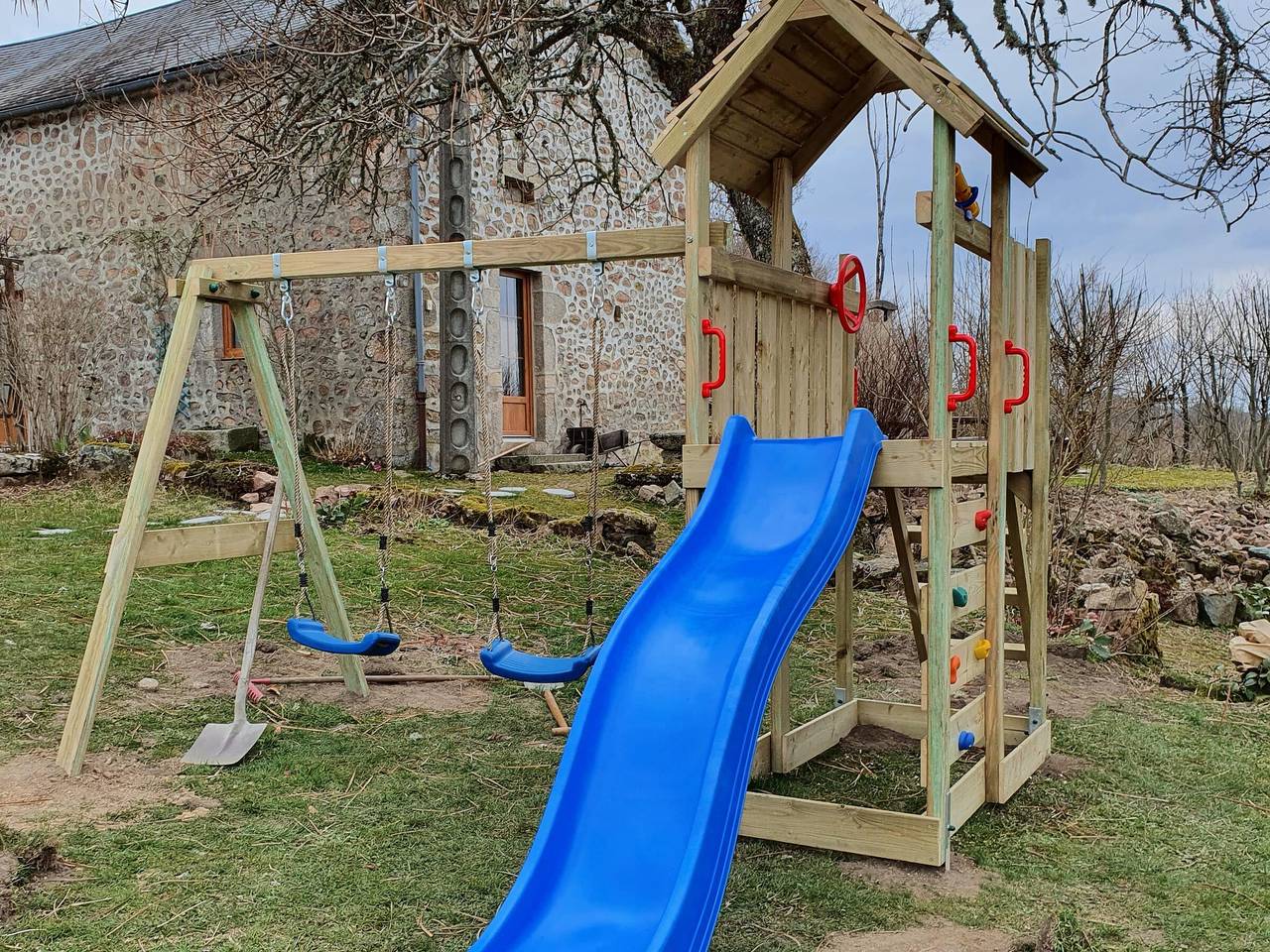 Encantador gîte en Morvan con terraza, admite mascotas, cerca del lago y actividades in Planchez, Lago de Settons