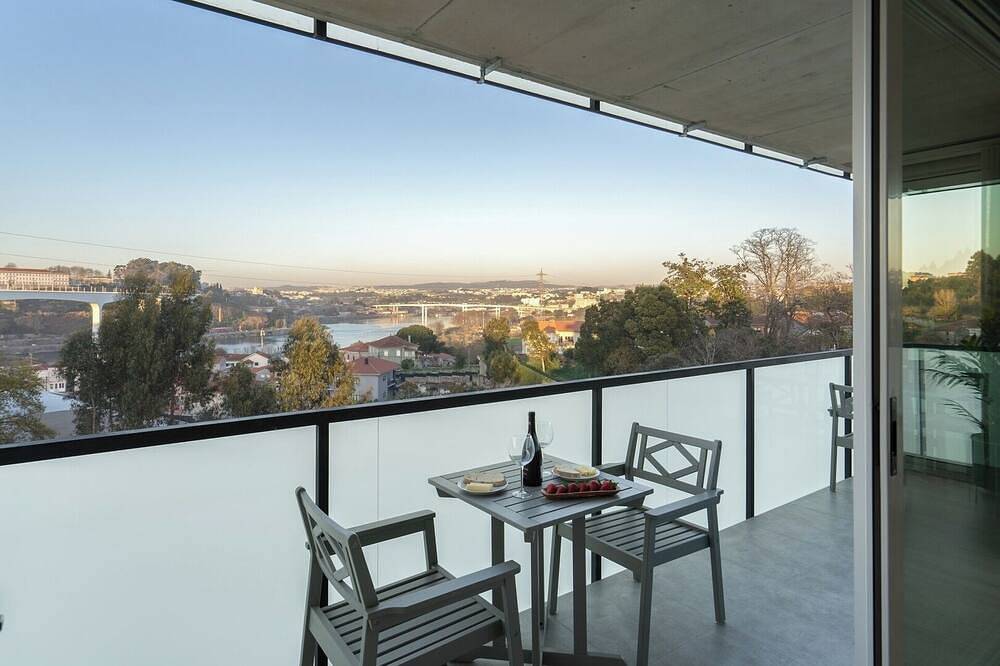 Apartamento inteiro, Hostwise - Luxurious Apartment w/ Balcony and Pool in Oliveira do Douro, Distrito do Porto