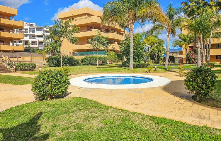 Ganze Ferienwohnung, Apartment mit Meerblick, Pool und Terrasse in La Cala de Mijas, Mijas