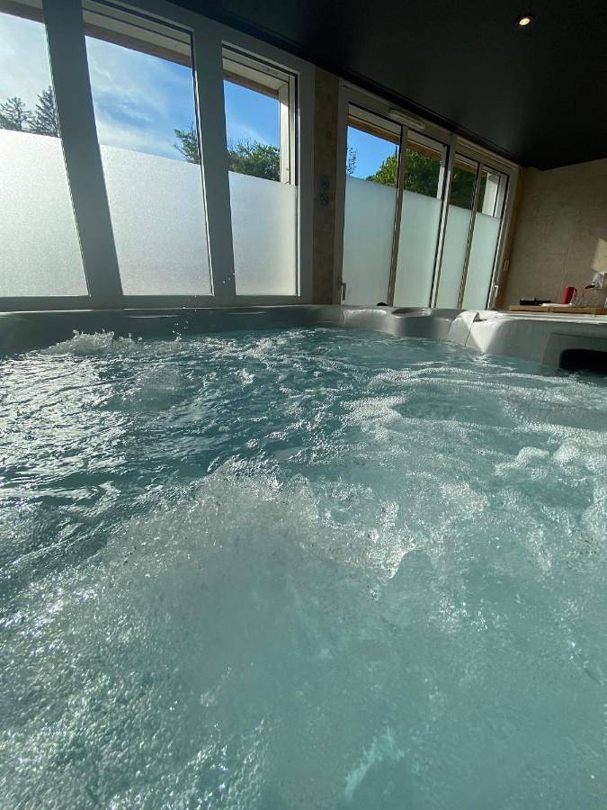 Gîte pour 2 personnes, avec sauna ainsi que jacuzzi et jardin à Saxel