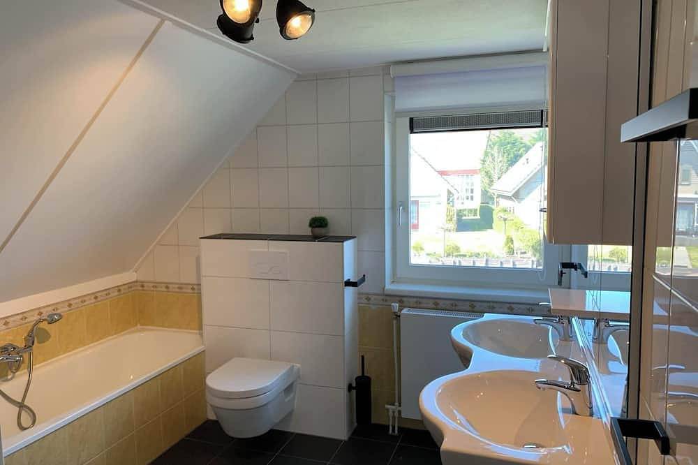 Bungalow with traditional sauna in Medemblik, Ijsselmeer