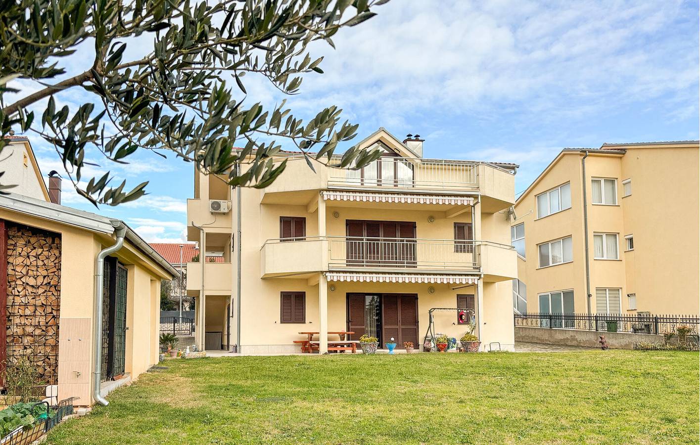 Ganze Ferienwohnung, Gemütlich, 2 km vom Strand entfernt: Modernes Apartment mit Terrasse und WLAN in Novi Vinodolski, Primorje-Gorski Kotar