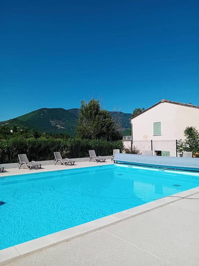 Appart’hôtel pour 2 personnes, avec Balcon et Terrasse ainsi que Jardin et Piscine