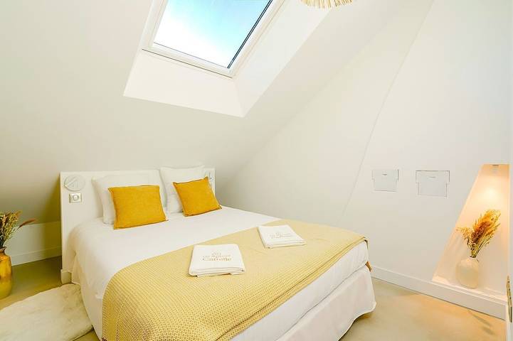 Ganze Wohnung, Apartment-Luxus-Vue sur la collégiale-Ensuite mit Badewanne und Dusche in Vernon (Normandie), Évreux und Umgebung