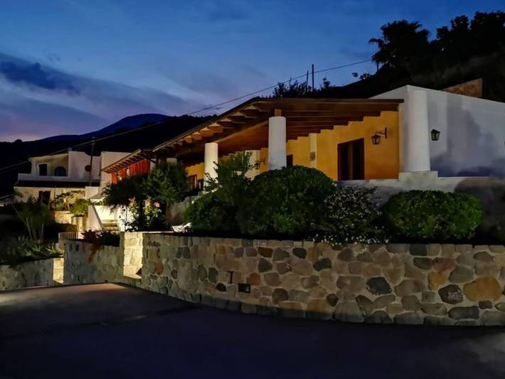 Ferienwohnung für 4 Personen, mit Terrasse und Garten auf den Liparische Inseln