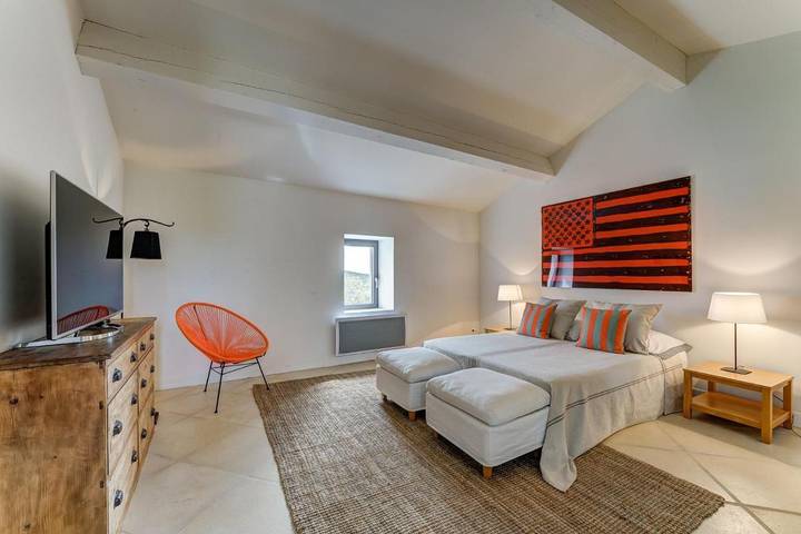 Location de vacances pour 14 personnes, avec piscine ainsi que jardin et terrasse à Saint-Privat-de-Champclos - 2